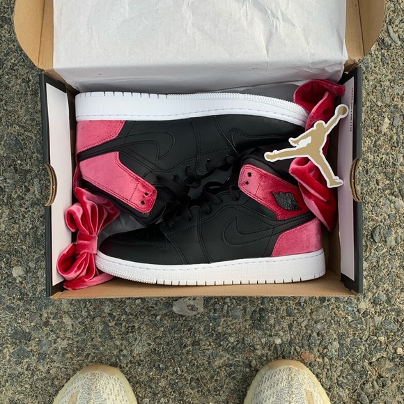 Nike Jordan 1 Mid “Velvet Bow” • Women’s Shoe - Picture 2 of 7